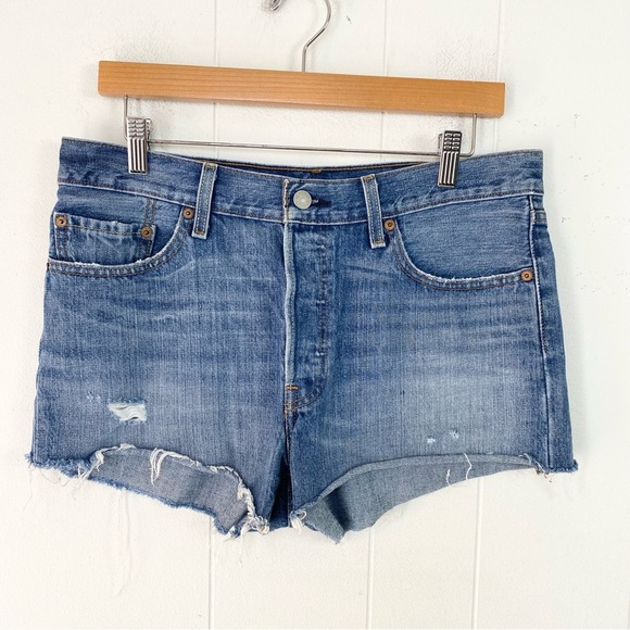 Women's Levi's 501 Cut Off Denim Jean Shorts Distressed Button Fly Size 28 - Picture 1 of 11